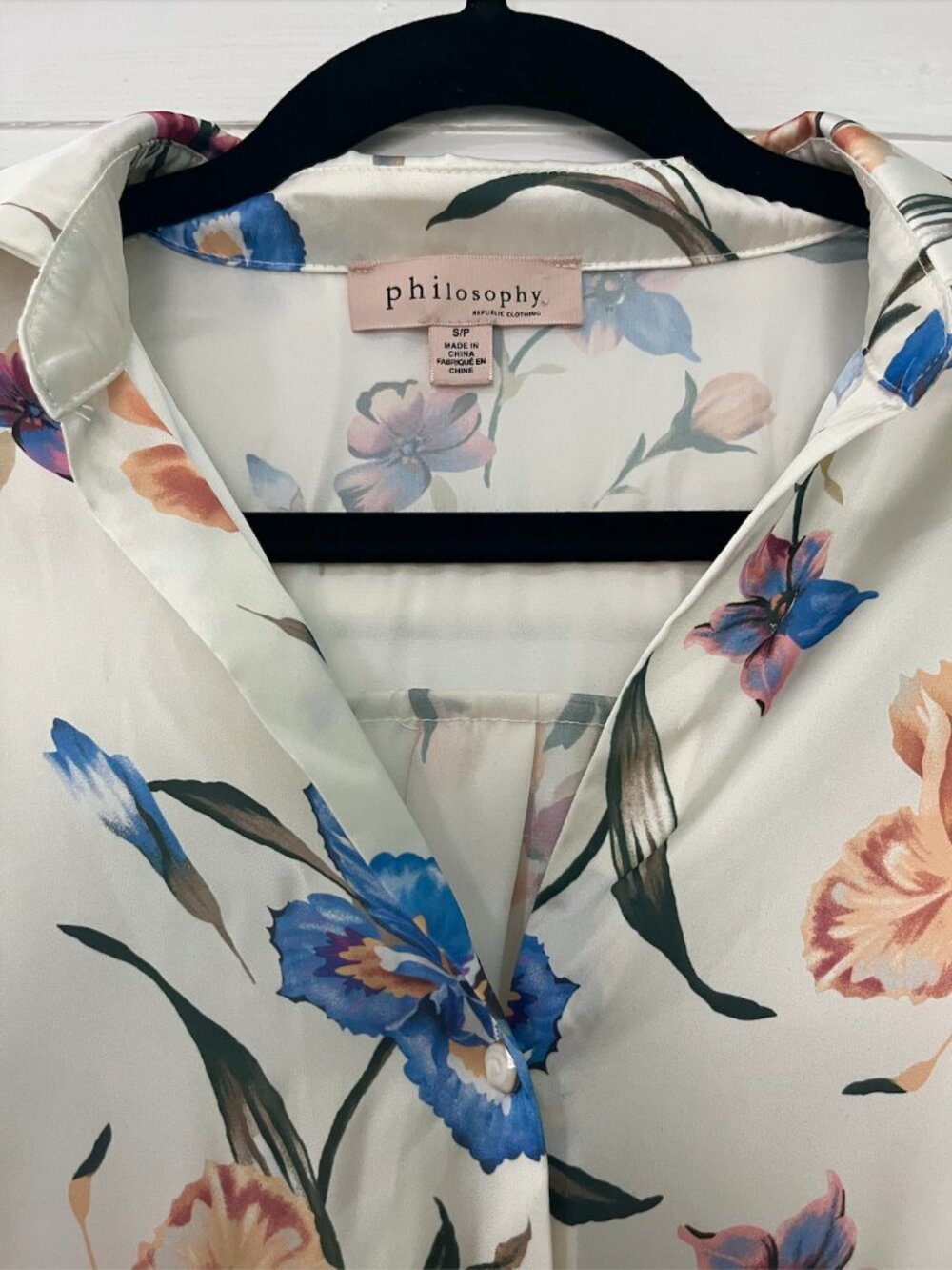 Philosophy floral button up blouse - Picture 5 of 5
